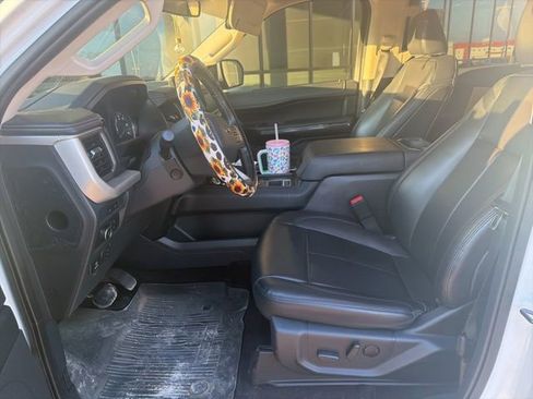 Used 2022 Ford Expedition XLT image 5