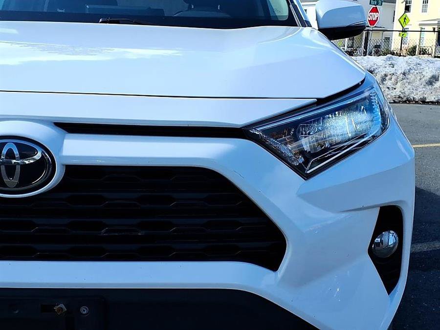 Used 2021 Toyota RAV4 XLE w/ Convenience Package AWD/4WD image 2
