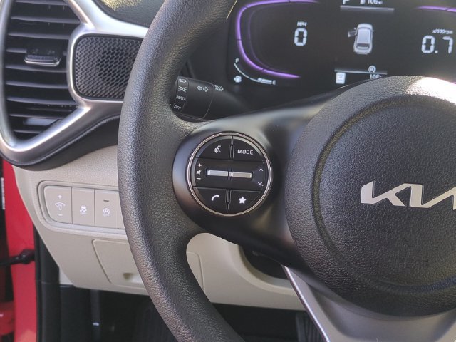 Certified 2025 Kia Soul LX w/ LX Technology Package FWD image 18