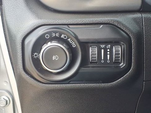 Used 2020 Jeep Wrangler Unlimited Sahara AWD/4WD image 15