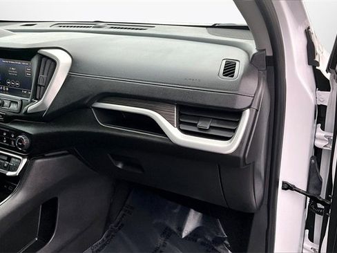 Used 2024 GMC Terrain SLE image 15