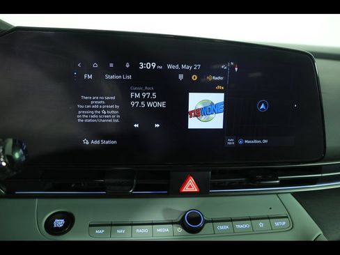 Used 2025 Hyundai Elantra Limited FWD image 26
