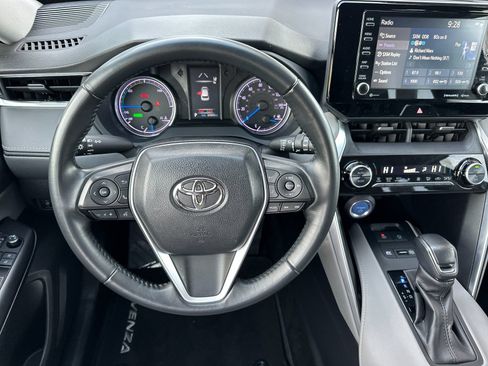 Used 2022 Toyota Venza LE image 13