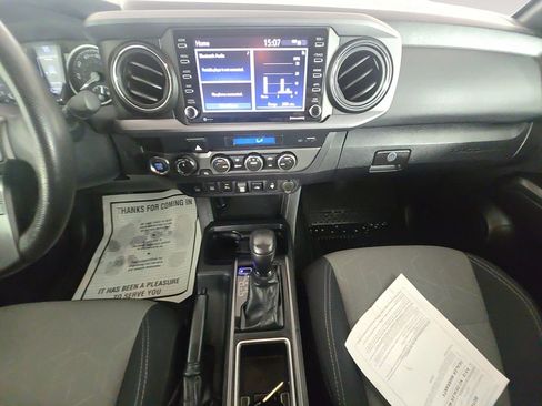 Used 2022 Toyota Tacoma TRD Off-Road w/ Technology Package image 11