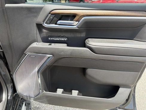 Used 2023 Chevrolet Silverado 1500 High Country w/ Technology Package AWD/4WD image 16