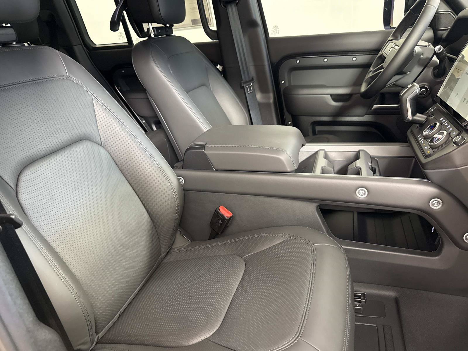 New 2026 Land Rover Defender 110 X-Dynamic SE AWD/4WD image 10