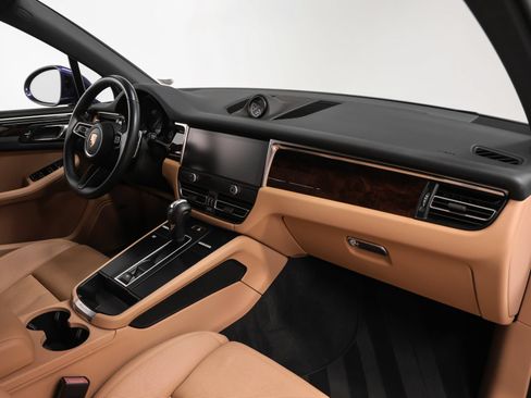 Certified 2023 Porsche Macan AWD/4WD image 22