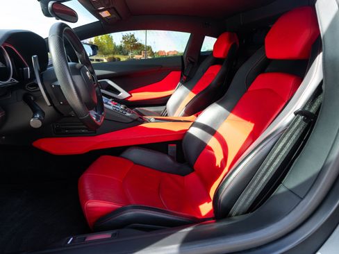 Used 2014 Lamborghini Aventador LP 700-4 image 32