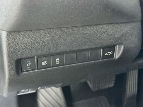 Used 2024 Toyota Venza XLE AWD/4WD image 16