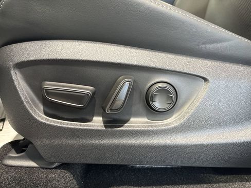 New 2025 Toyota Crown Signia image 12