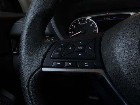 Used 2025 Nissan Sentra SV FWD image 31