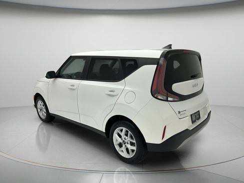 Used 2025 Kia Soul LX w/ LX Technology Package FWD image 4