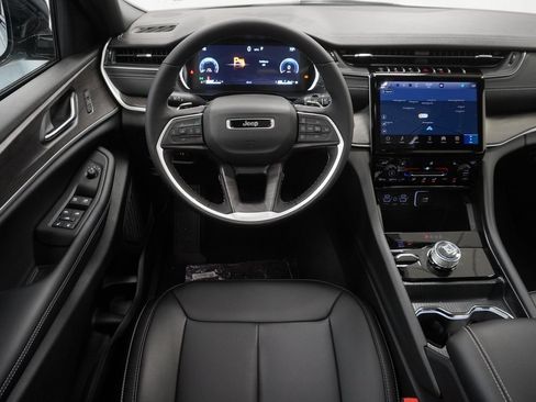 New 2025 Jeep Grand Cherokee Limited w/ Black Appearance Package image 19