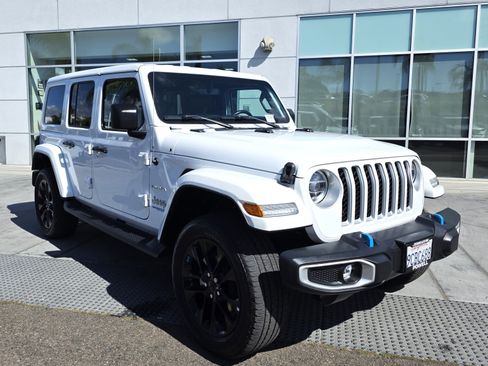 Certified 2022 Jeep Wrangler Unlimited Sahara AWD/4WD image 6