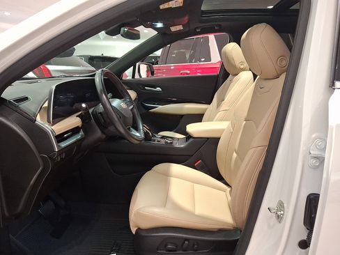 Used 2024 Cadillac XT4 Luxury w/ Cold Weather Package AWD/4WD image 14