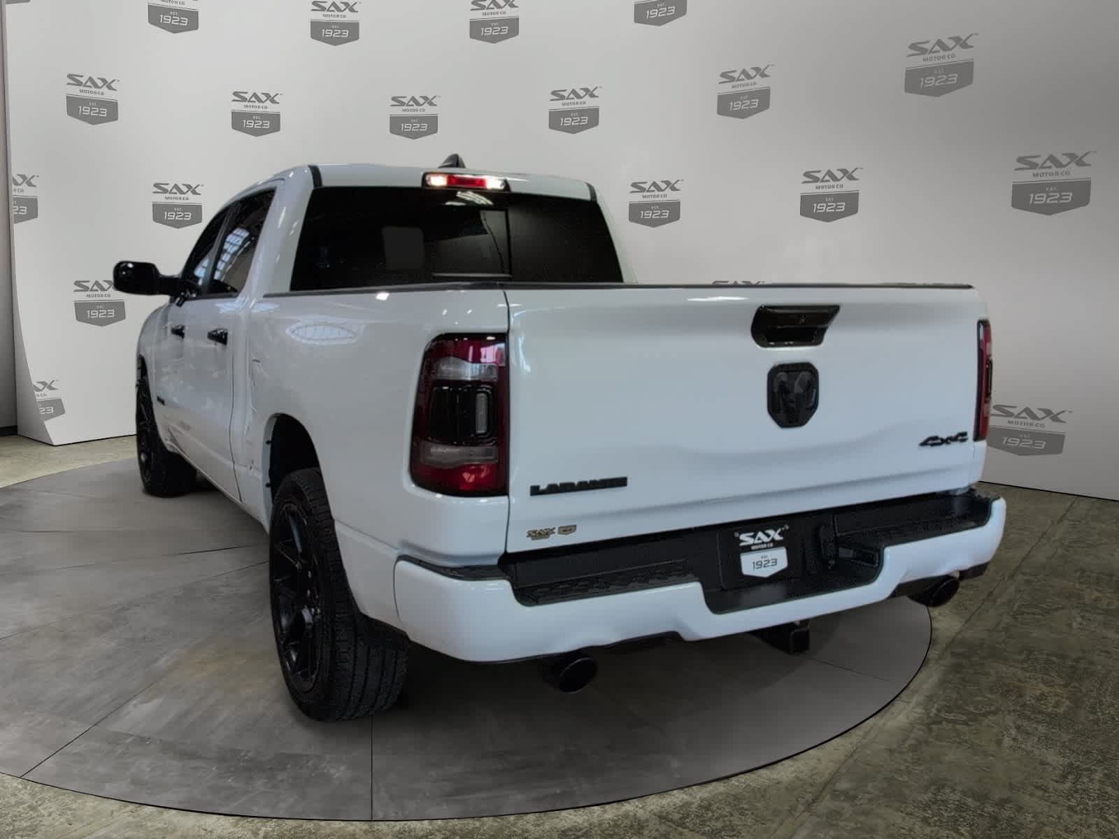 Used 2024 RAM 1500 Laramie AWD/4WD image 3