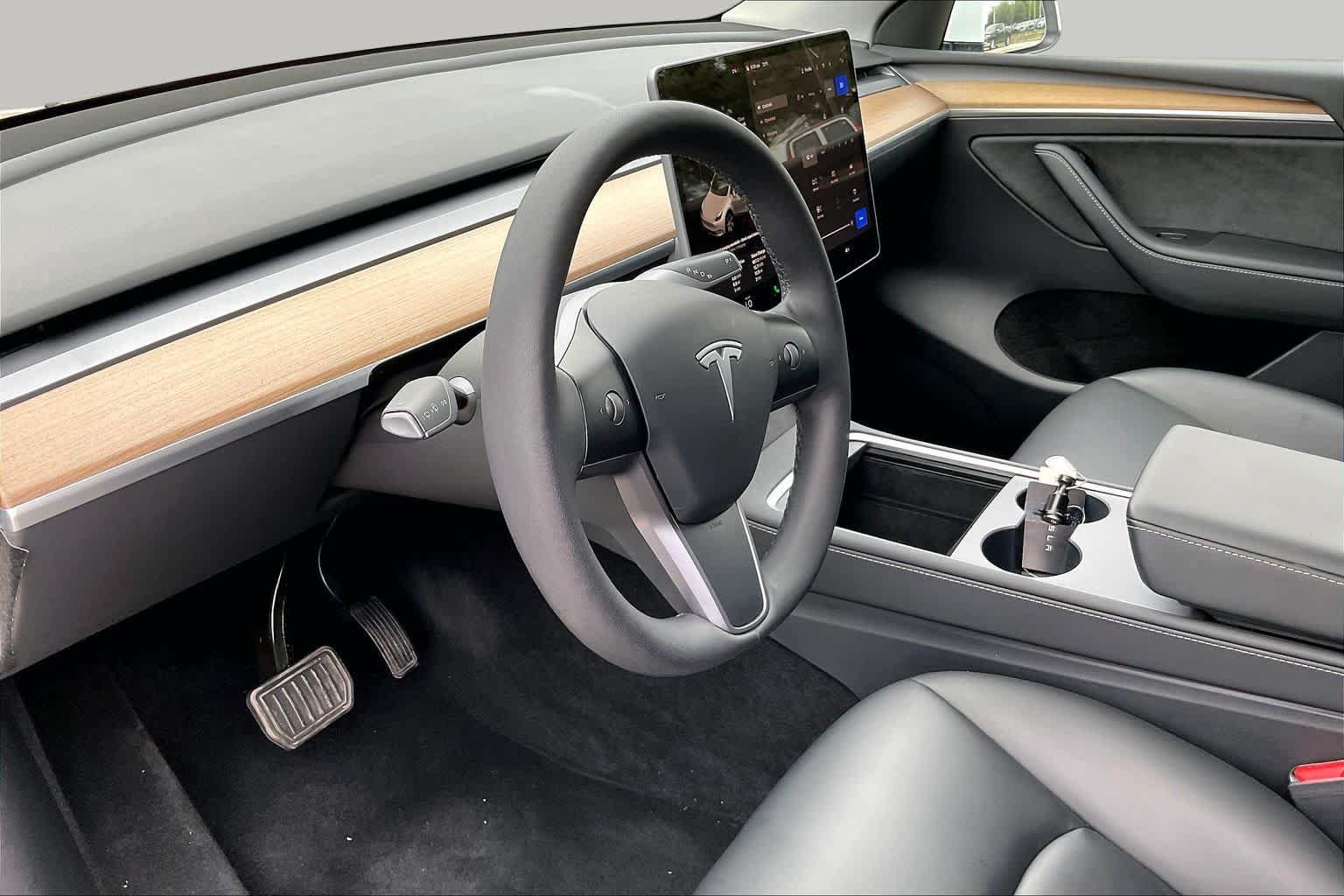 Used 2023 Tesla Model Y Long Range AWD/4WD image 17