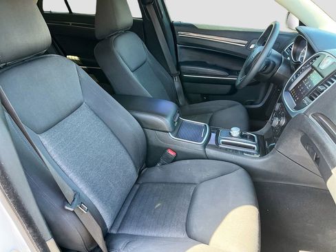 Used 2022 Chrysler 300 Touring w/ Sport Appearance Package RWD image 26