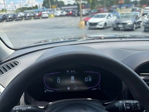 Used 2025 Kia Soul LX w/ LX Technology Package FWD image 29
