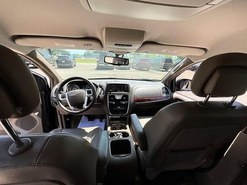 Used 2014 Chrysler Town & Country Touring-L w/ Driver Convenience Group FWD image 33