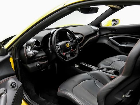 Used 2022 Ferrari F8 Tributo RWD image 8