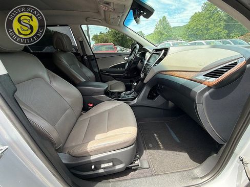 Used 2017 Hyundai Santa Fe FWD image 16