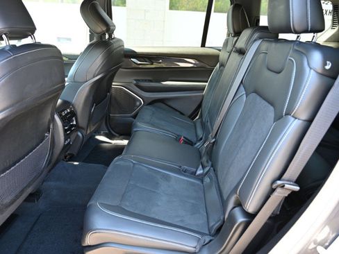 Used 2022 Jeep Grand Cherokee L Laredo AWD/4WD image 16