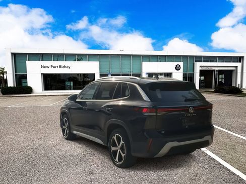 New 2025 Volkswagen Tiguan SE image 6