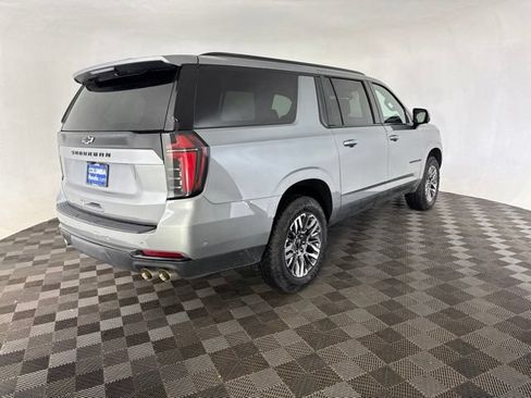 Used 2025 Chevrolet Suburban Z71 AWD/4WD image 5
