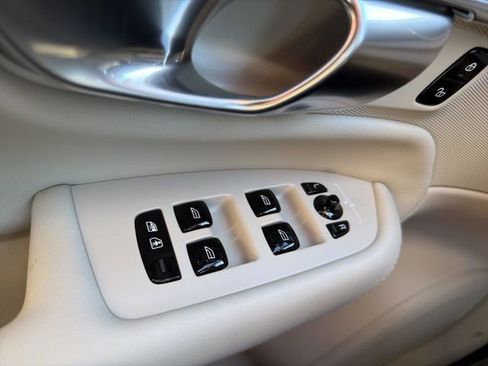 New 2026 Volvo XC40 B5 Ultra w/ Protection Package Premier image 21