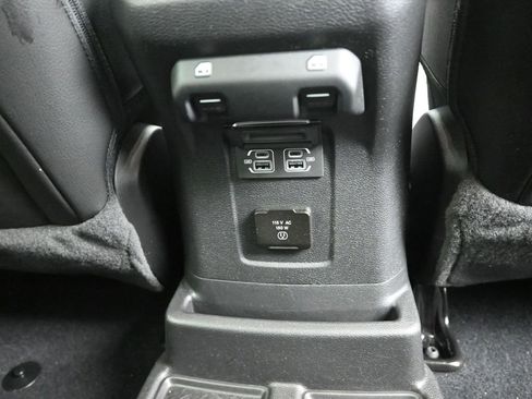 Used 2022 Jeep Wrangler Unlimited Sahara image 9