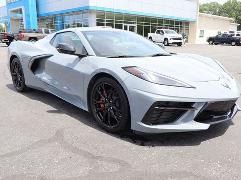 Used 2025 Chevrolet Corvette Stingray Convertible w/ 1LT RWD image 2