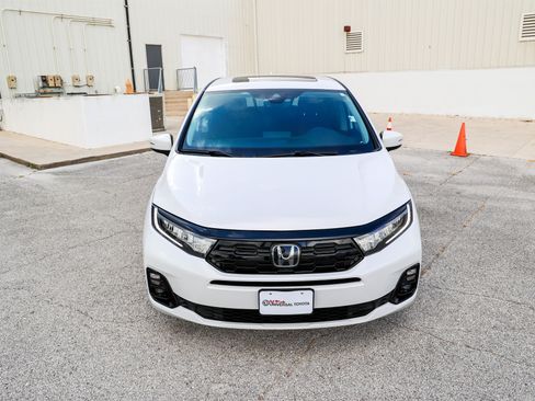 Used 2025 Honda Odyssey Elite image 4