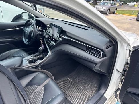 Used 2021 Toyota Camry SE FWD image 13
