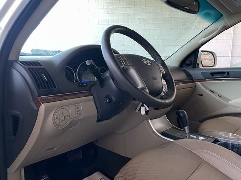 Used 2012 Hyundai Veracruz Limited w/ Entertainment Pkg image 16