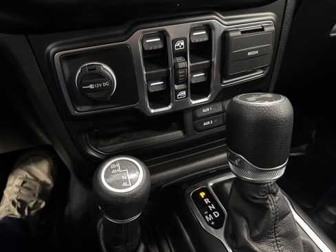Used 2022 Jeep Wrangler Unlimited Sport image 39