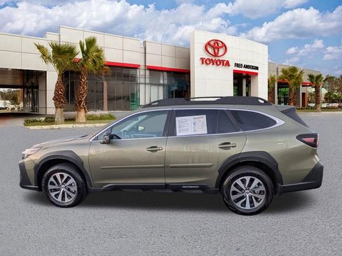 Used 2025 Subaru Outback Premium AWD/4WD image 7