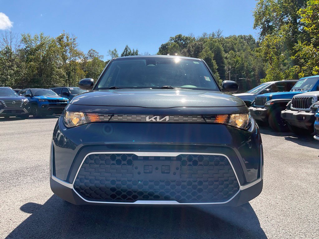Used 2025 Kia Soul LX w/ LX Technology Package FWD image 2