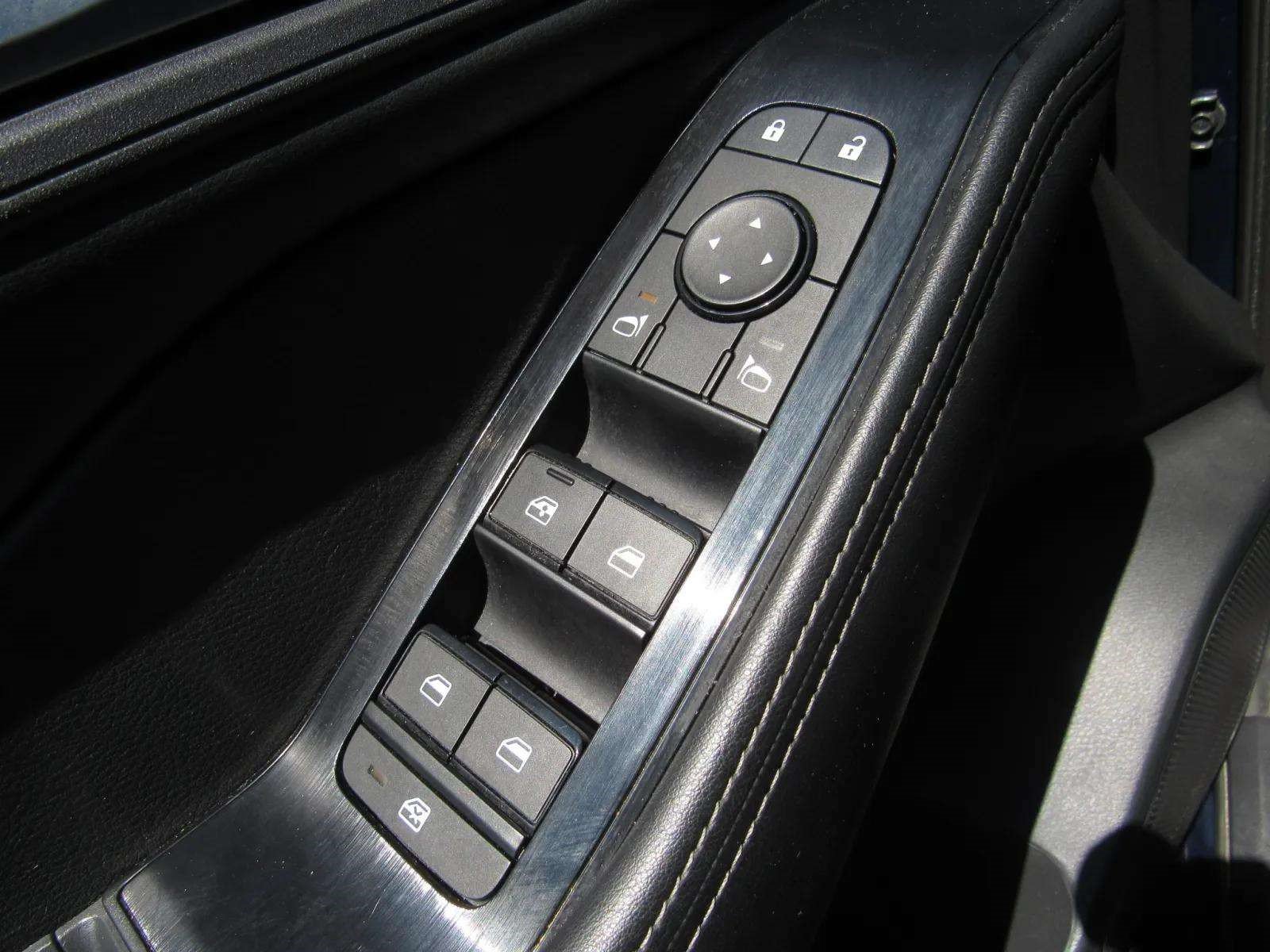 Used 2025 Nissan Rogue SV FWD image 22