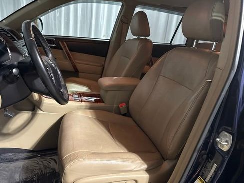Used 2012 Toyota Highlander Limited w/ Tow Pkg AWD/4WD image 10