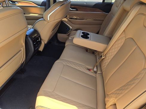 Used 2023 Jeep Grand Cherokee L Summit AWD/4WD image 40