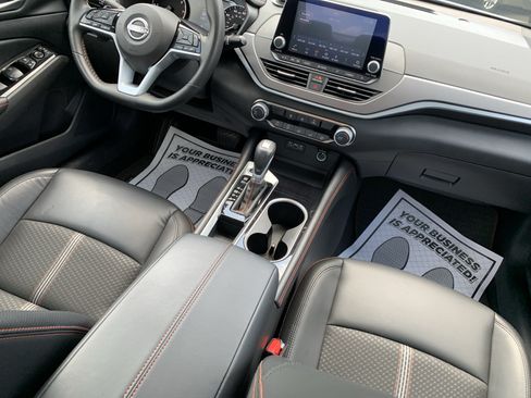 Used 2025 Nissan Altima 2.5 SR FWD image 9