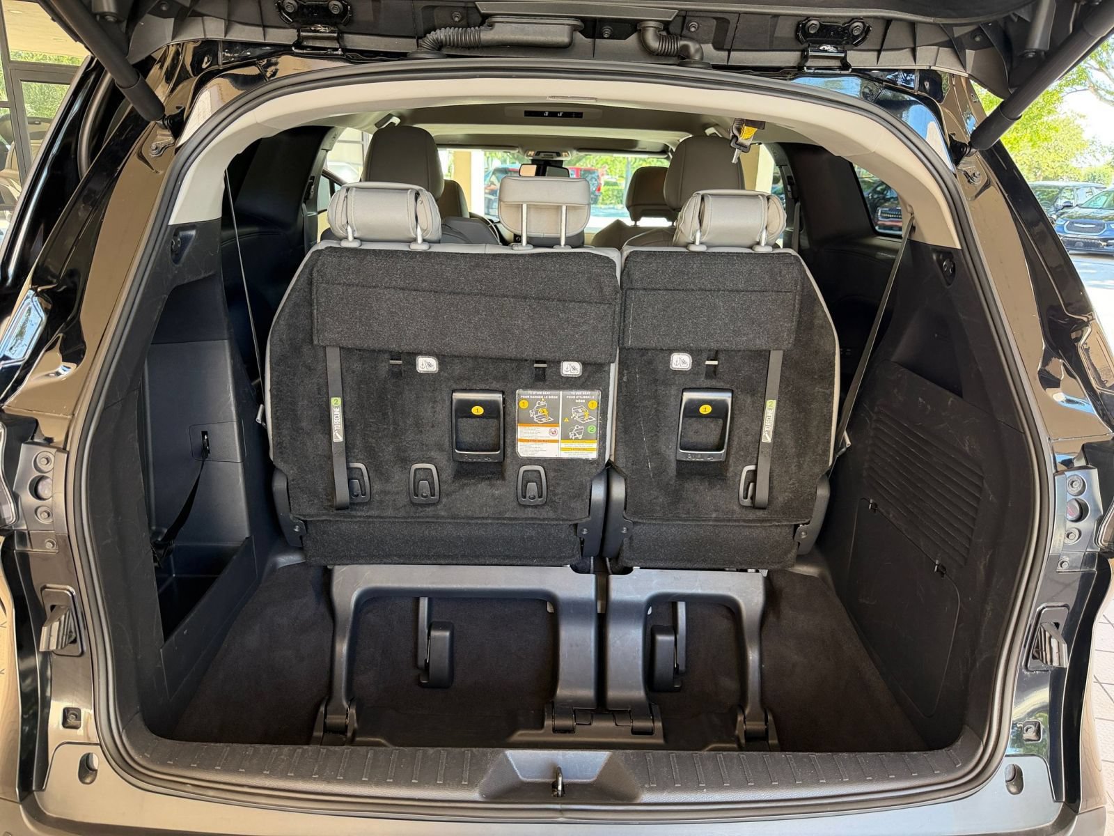 Used 2025 Toyota Sienna XLE FWD image 29