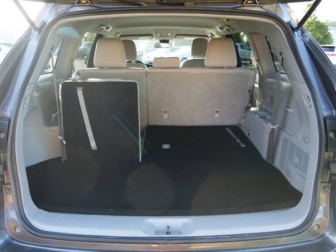 Used 2017 Toyota Highlander LE FWD image 10