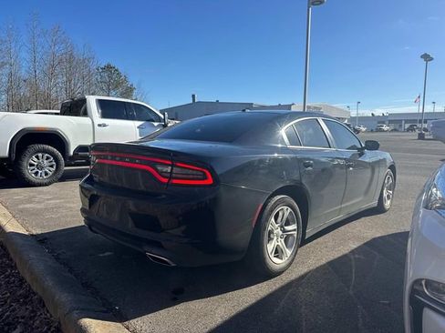 Used 2019 Dodge Charger SXT image 8