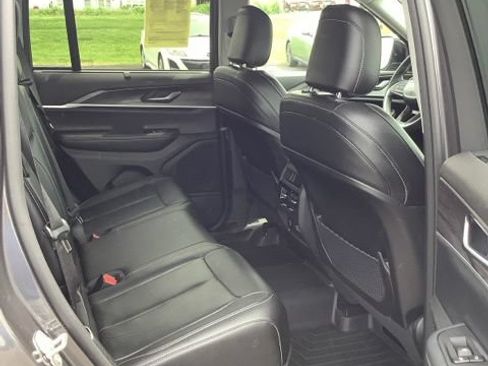 Certified 2023 Jeep Grand Cherokee Limited w/ Luxury Tech Group II AWD/4WD image 21