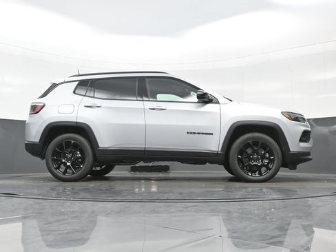 New 2026 Jeep Compass Latitude AWD/4WD image 19