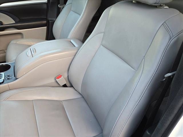 Used 2018 Toyota Highlander XLE AWD/4WD image 16