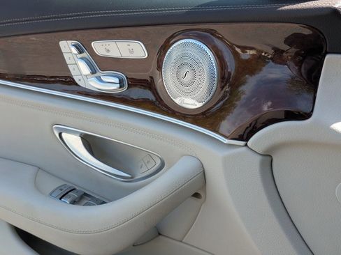 Used 2019 Mercedes-Benz E 300 image 5