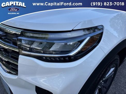 Certified 2025 Ford Explorer Active w/ Active Comfort Package AWD/4WD image 11